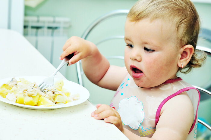 Kada pustiti dijete da samo jede?