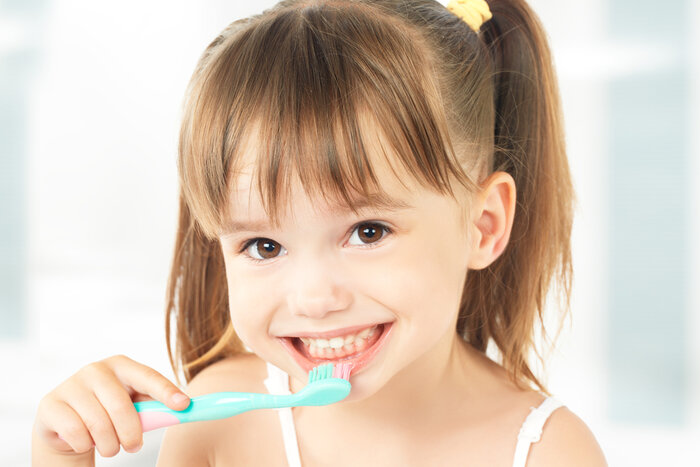 Kada početi prati zube djetetu?