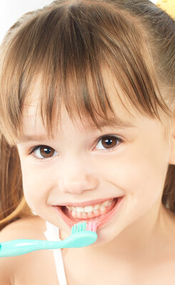 Kada početi prati zube djetetu?