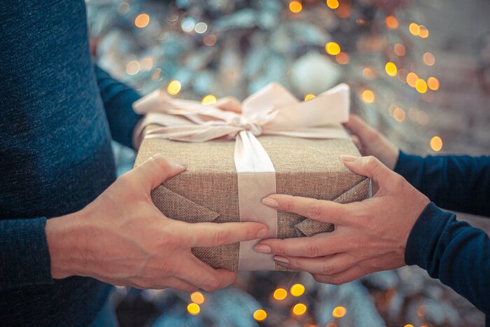 Ne znate što biste poklonili nekome za Božić? Poklonite mu sve!