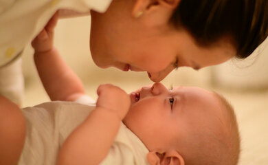 Dojenje bez problema i baby handling s masažom